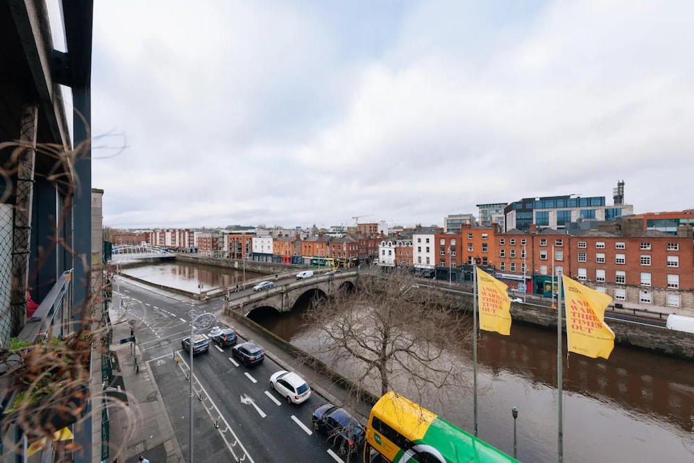 Chic & Radiant 1BD Flat Near Dublin City Centre!