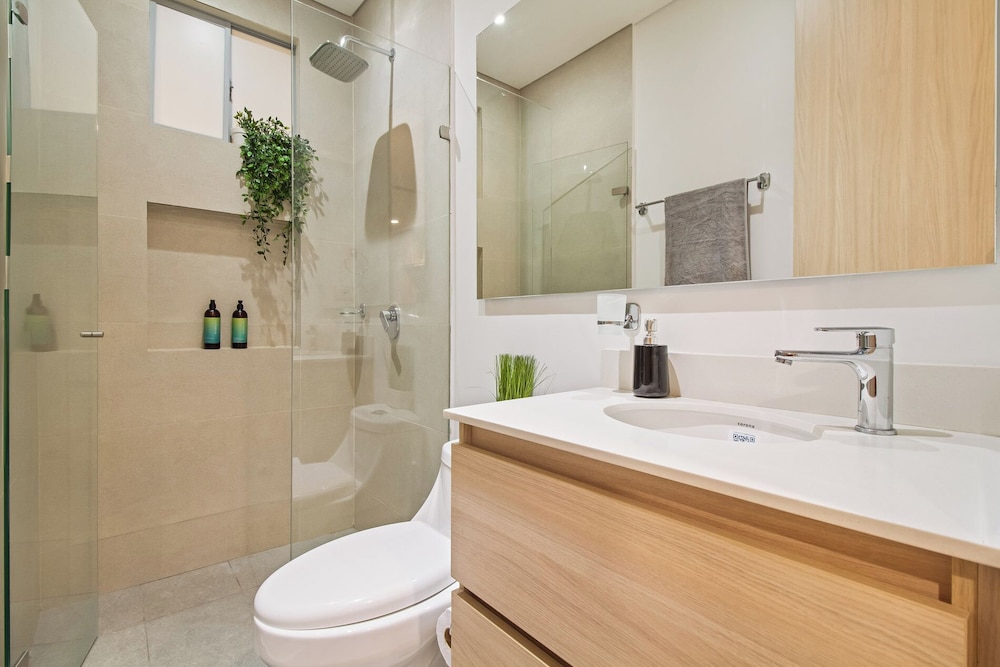 Salguero Suites By HostPro