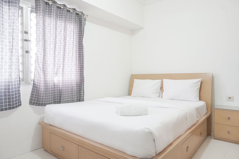 Fully Furnished And Comfy 2Br Apartment At Gajah Mada Mediterania view 3