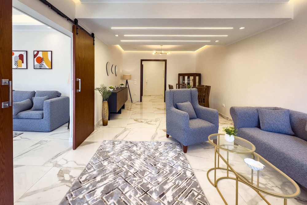Xuru Stays I The 2bdr Emerald Pearl @ Heart of Heliopolis