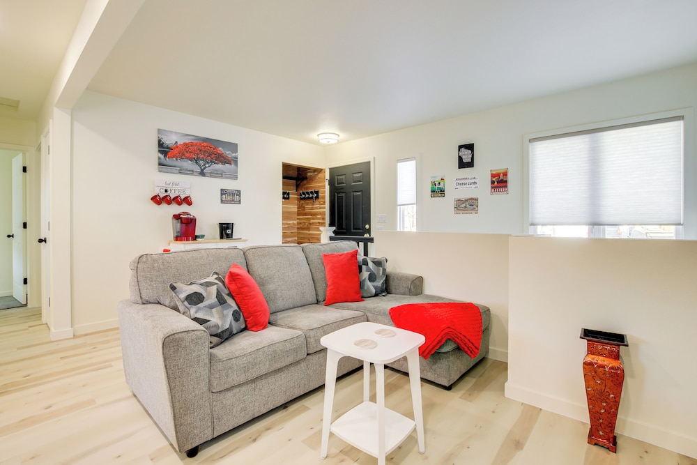 2 Mi to Lincoln Park Zoo: Family-friendly Home