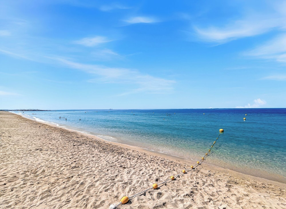 Stylish 2BR with Beach Access