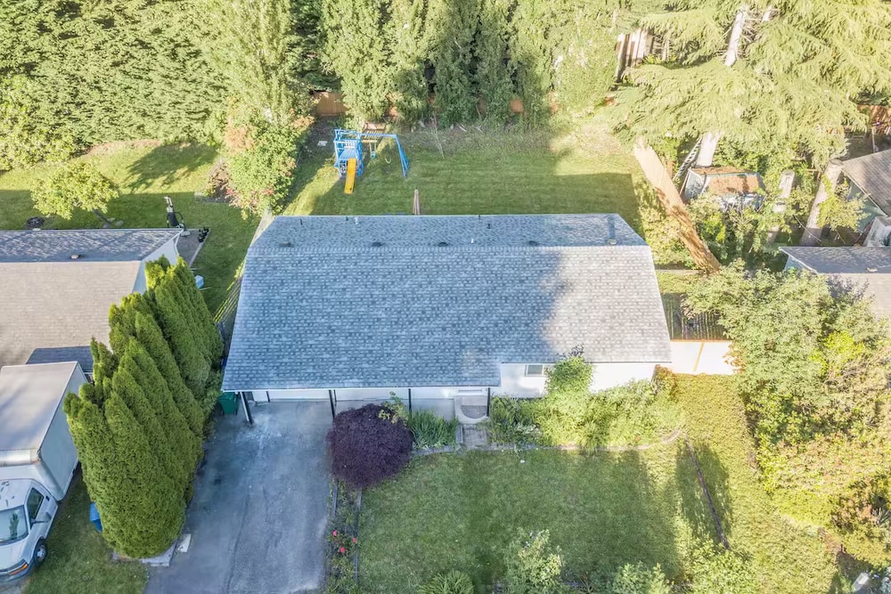 Cheerful Kirkland Home w/AC Big Yard, Walk to Beach