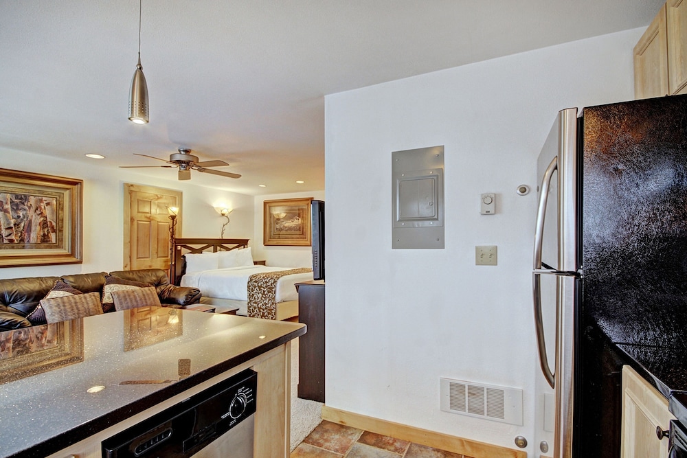 Ski-in/ski-out Studio W/snowy Alpine Views - Walk To Main St Studio Bedroom Condo by RedAwning