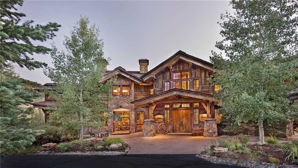 Gold Mine Lodge 6 BedroomHoliday home By Moving Mountains
