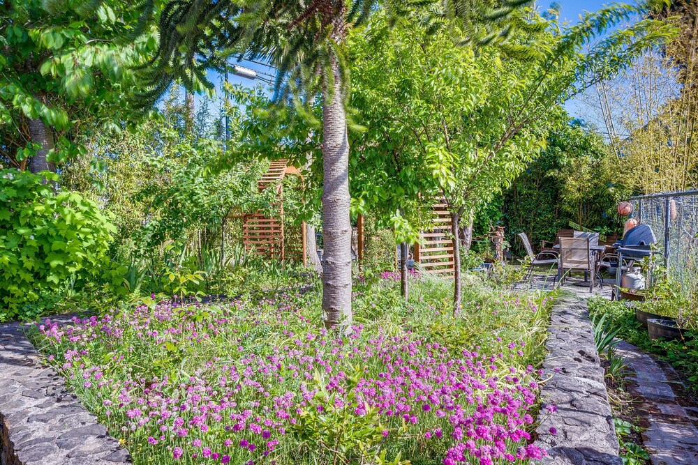 Bright Coos Bay Getaway: Water Views, Garden! view 4