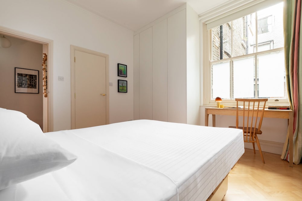 Bury Place by Onefinestay