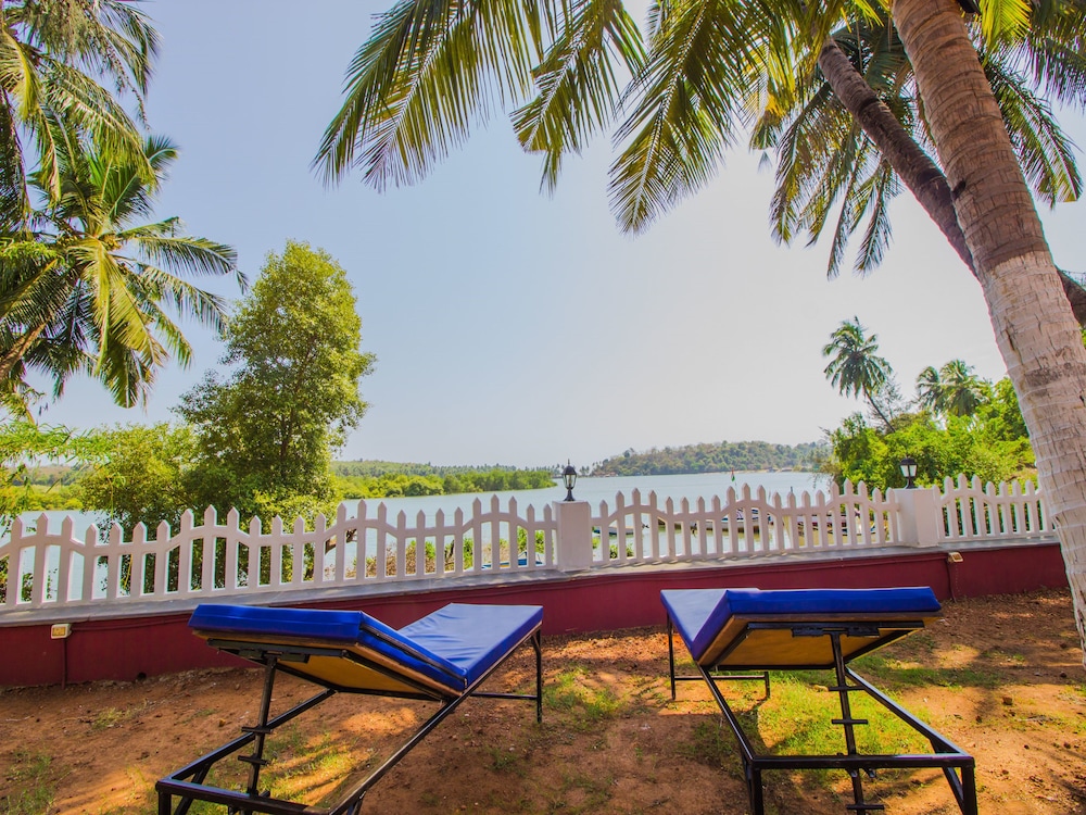 OYO 13117 Home Lake View Studio Canacona