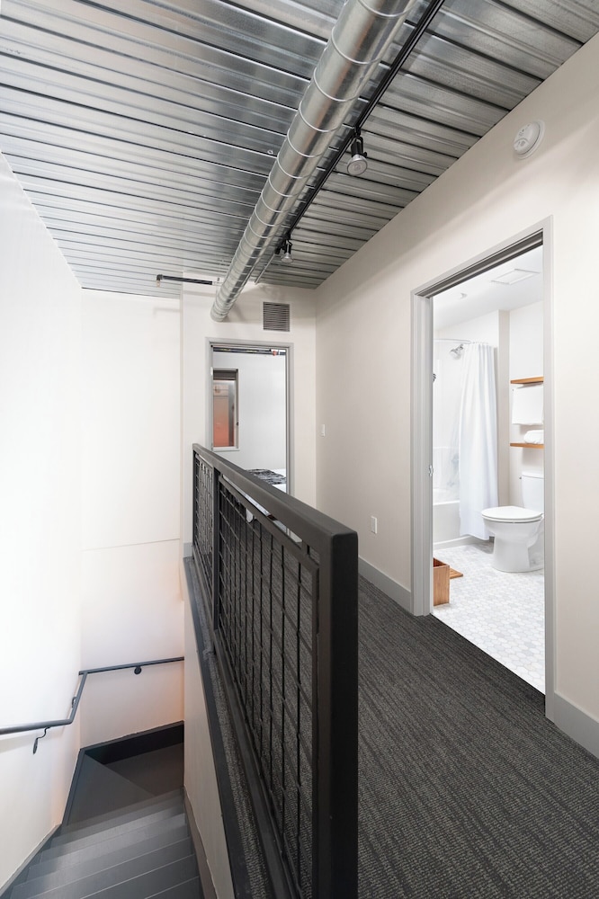 Brewery District Apartment Near Fiserv with Rooftop, Gym, and Parking