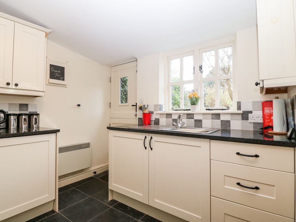 White Lilac Cottage