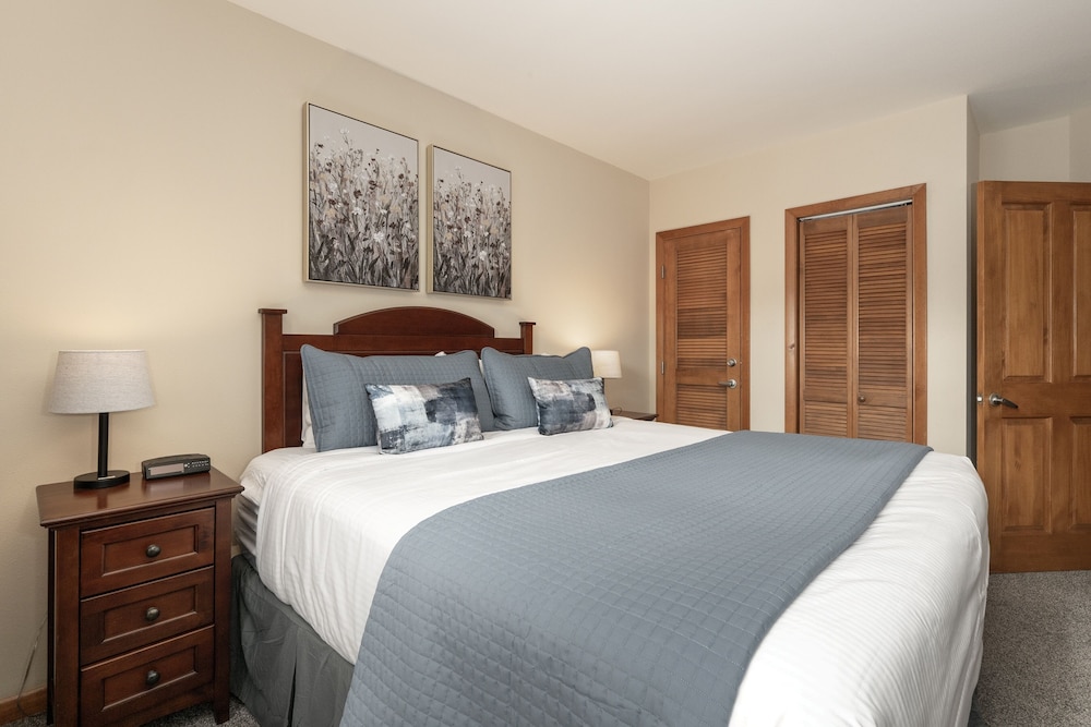 Zephyr Mountain Lodge Condos