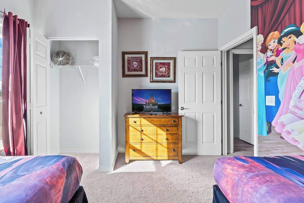 Cozy 4BR Retreat Near Orlando Attractions