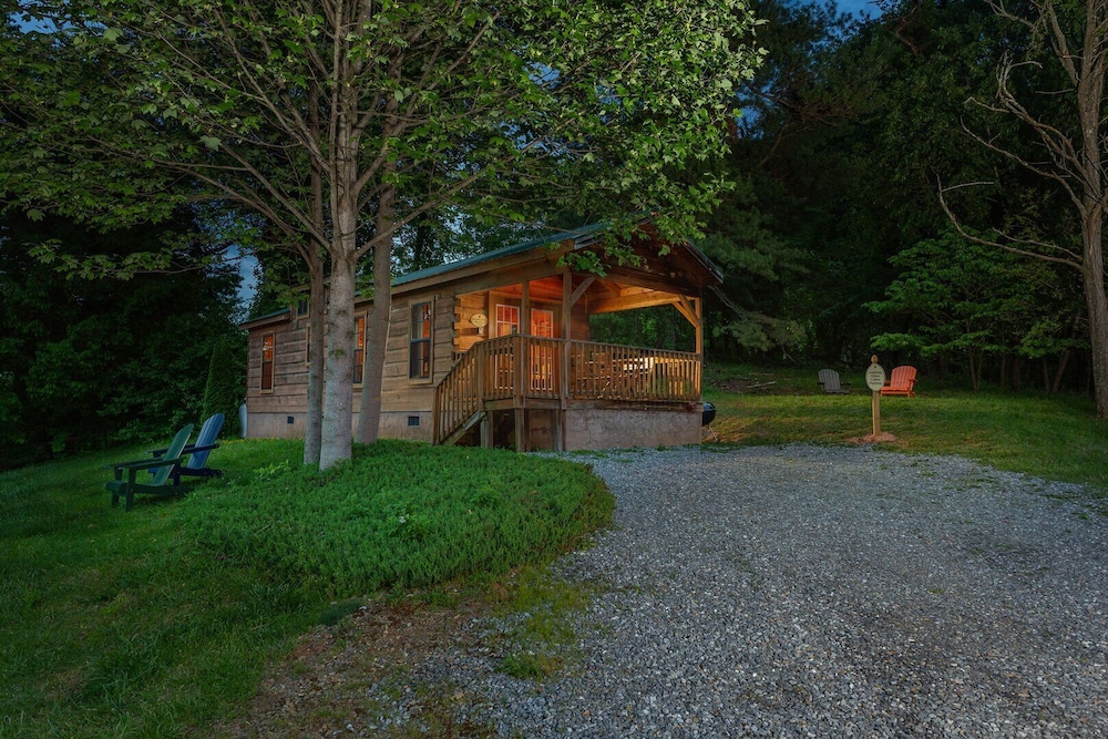 Engadine Inn  Cabins - Property Image 63