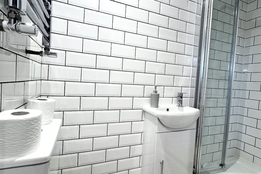 Housesleeps10-5bed- Citystay-parking-tv