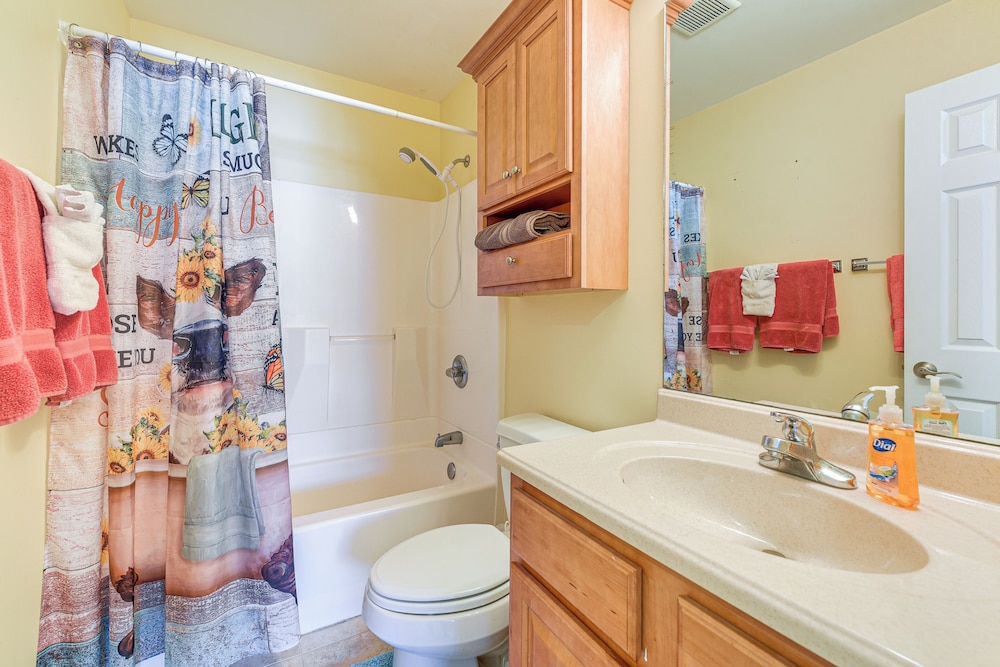 Steps to Beach: NMB Condo w/ Balcony & Pool Access