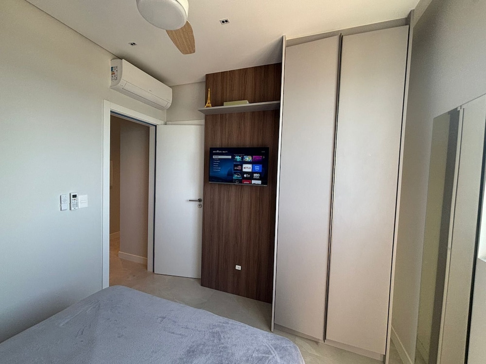 Partial Ocean View Apt w/ Barbecue Grill Axp1301