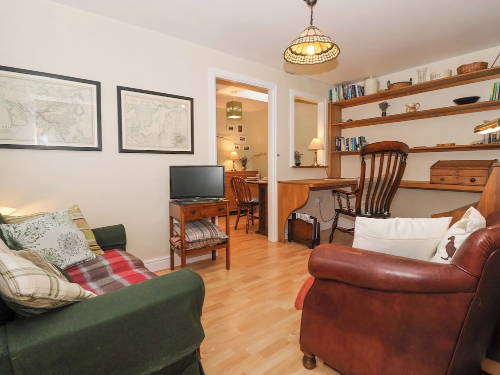 3 Westgate Mews