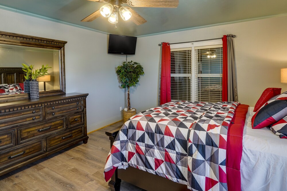 Lamesa Vacation Rental w/ Covered Patio & Fire Pit view 4