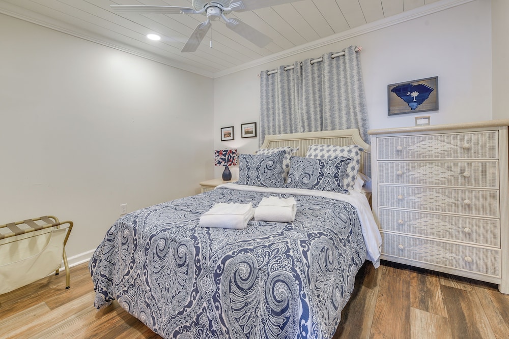 Walk to Beach & Marsh: Condo in Murrells Inlet