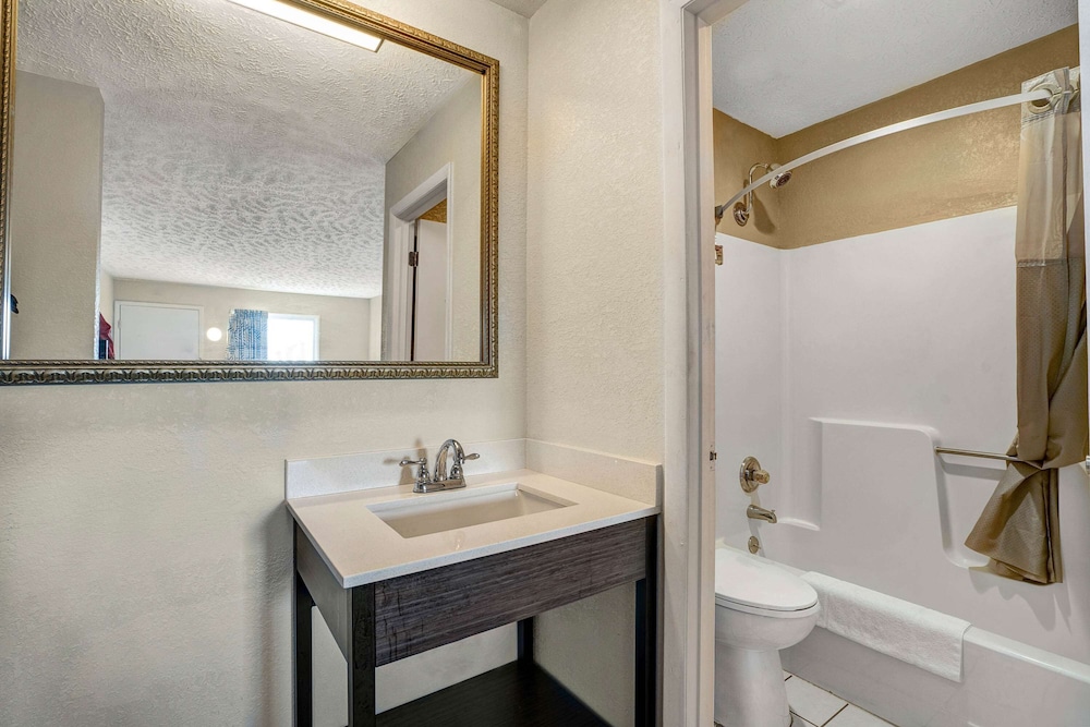 Hillsville Vacations - Motel 6 Hillsville, VA - Property Image 10