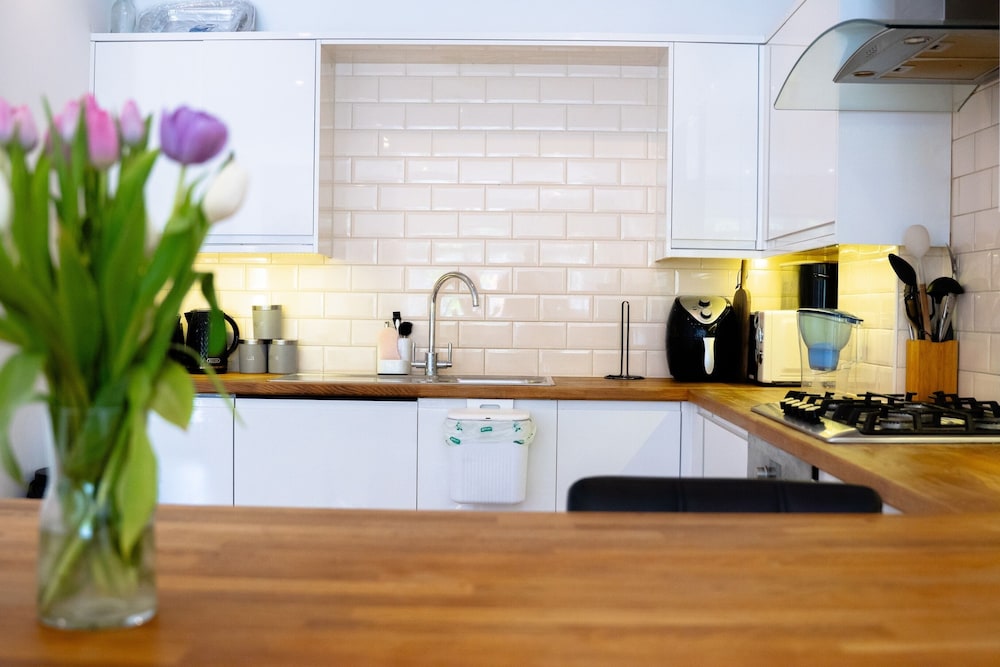 Cleave House - Stylish & Chic 3 Bed House Mins From Central London