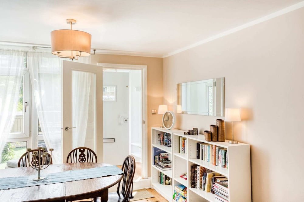 Homely 4 Bedroom House in Brixton