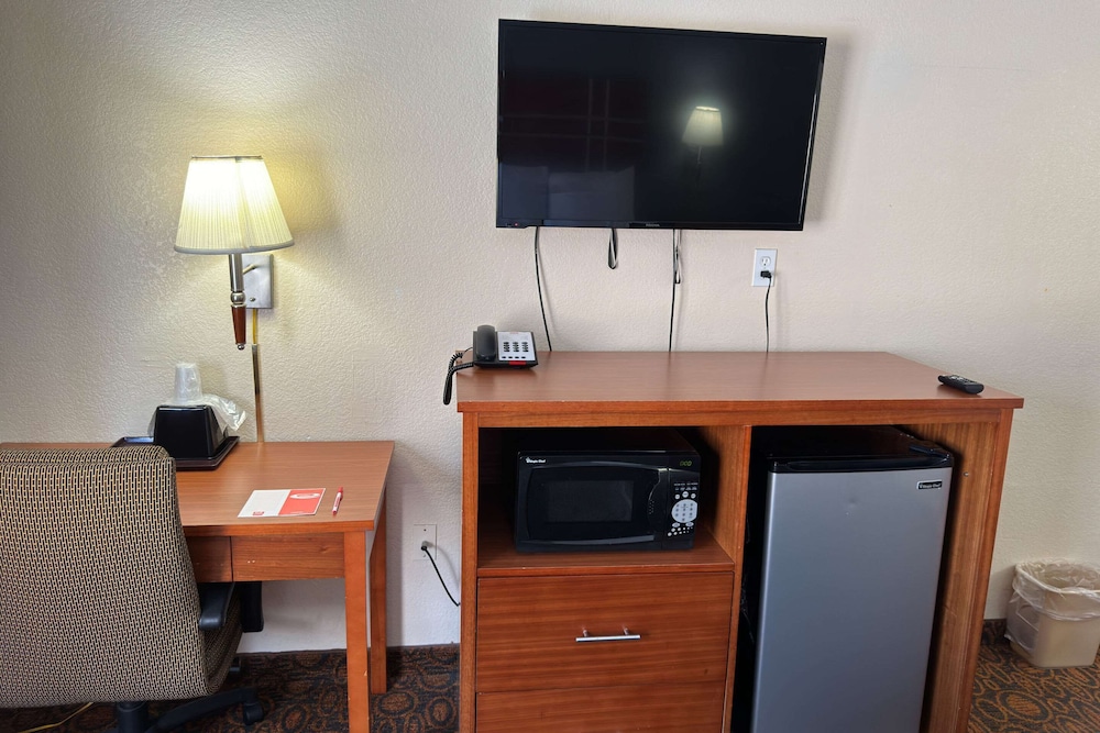 Econo Lodge - Property Image 27