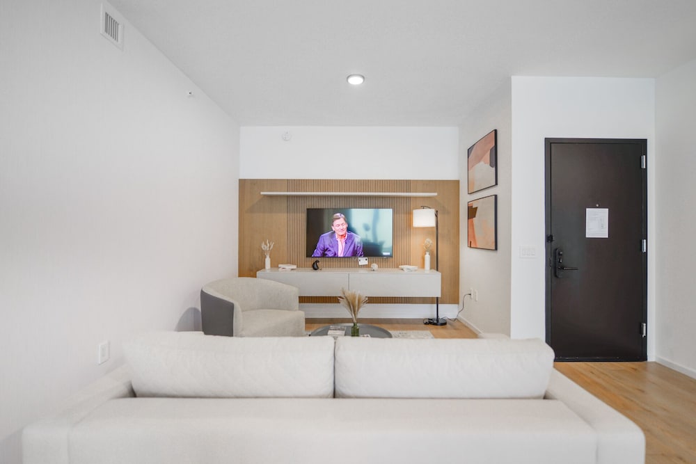 Luxury Condo  In The Epicenter of Miami