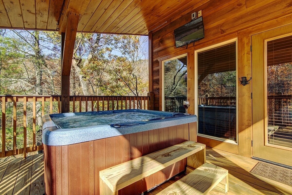 Mountain Romance - 1 Bedrooms, 1 Baths, Sleeps 4 Home by RedAwning