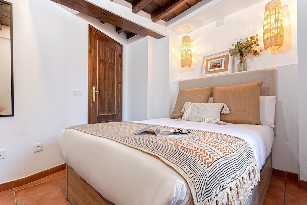 Luxury House in Granada Center. Reyes II