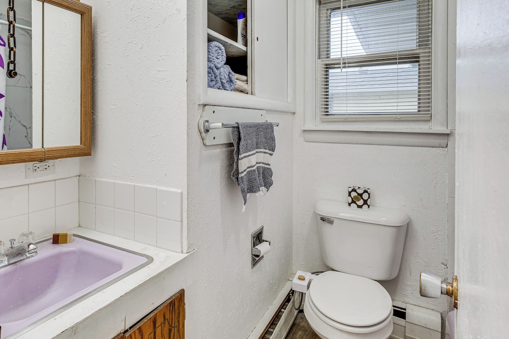 1 Mi to Downtown Bismarck! Residential Duplex