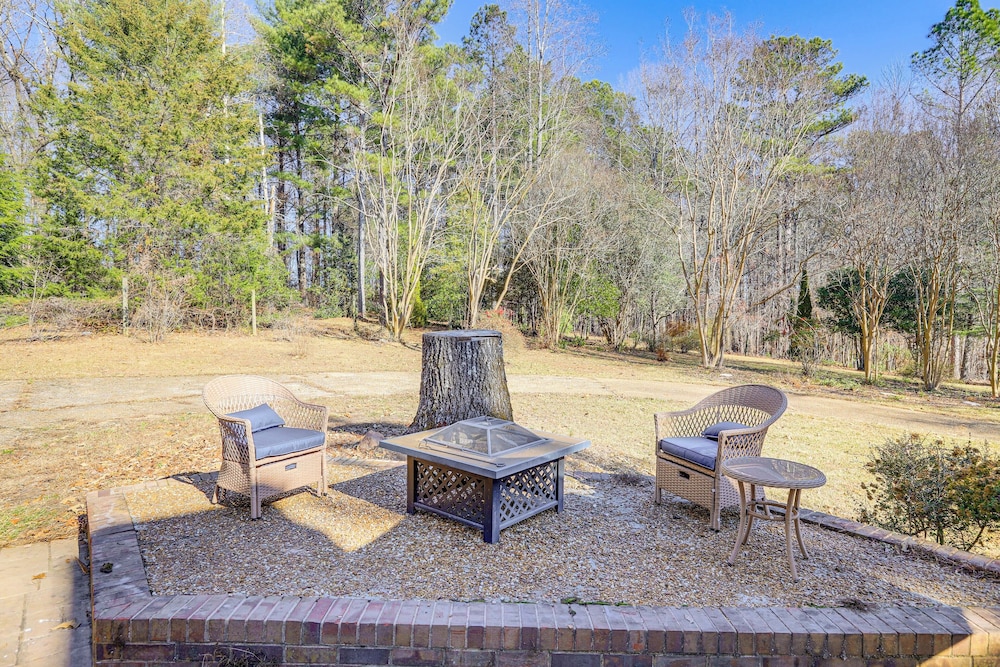 Private Hot Tub & Sauna: Georgia Nature Retreat!
