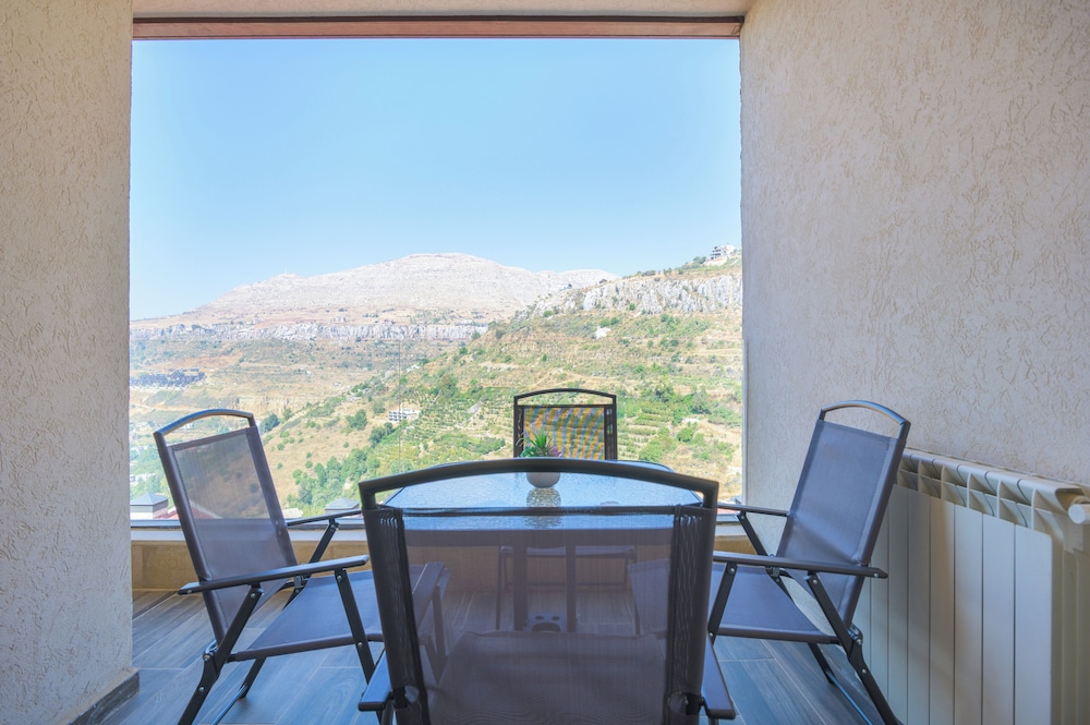 Verve 2BR Apt. by The Valley Kfardebian