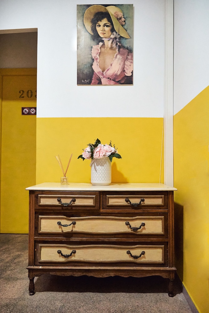 LOFT HOSTAL Group 84
