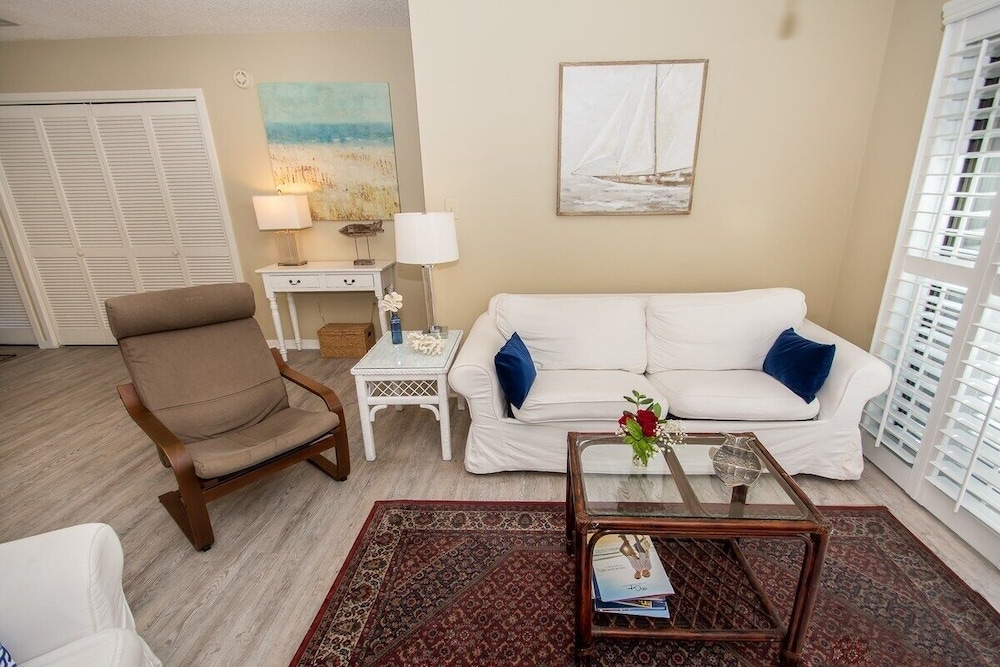 West Hyde Park 2e 2 Bedroom Condo