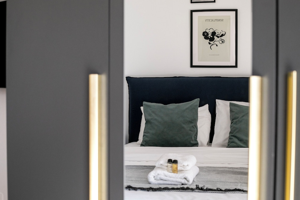 Arco - 2-BR Apt in the Heart of Athens