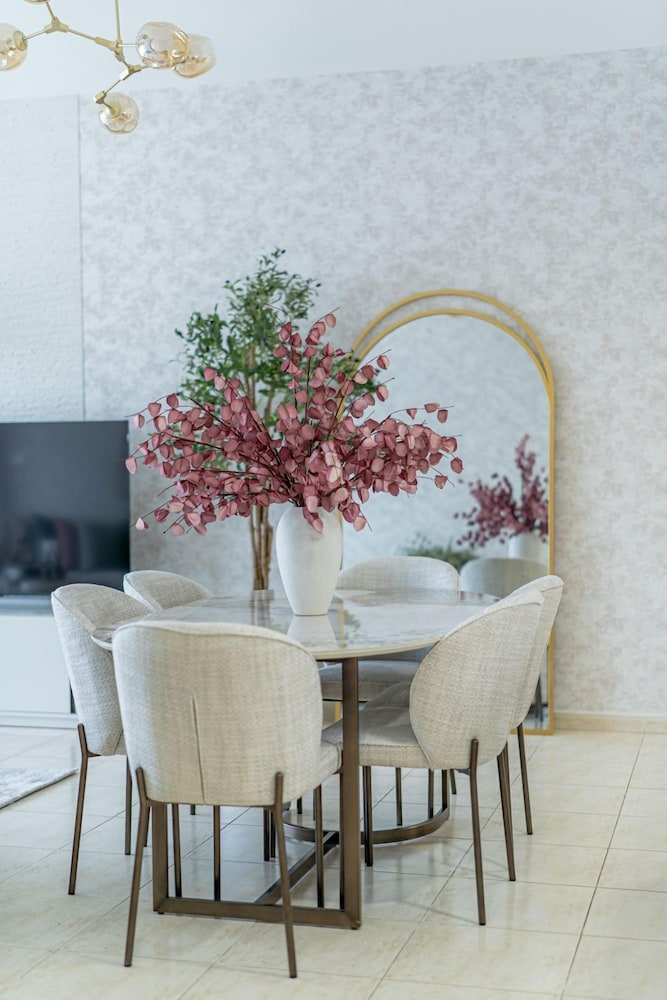 Iconic 2BR in Skycourt Dubailand