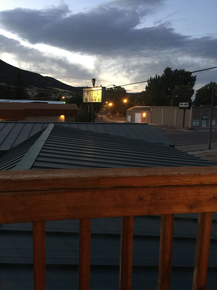 Rustic Inn Motel