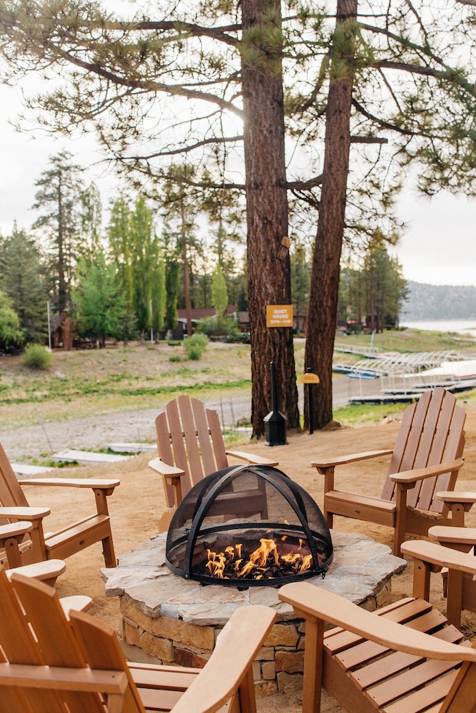 Noon Lodge at Mallard Bay