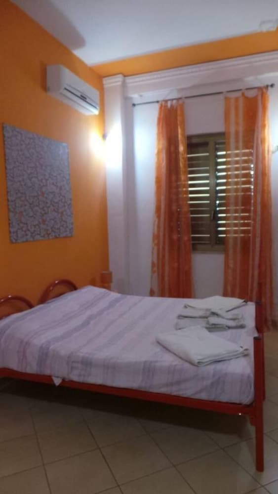 BeB Eldorato en Trapani — bedroom