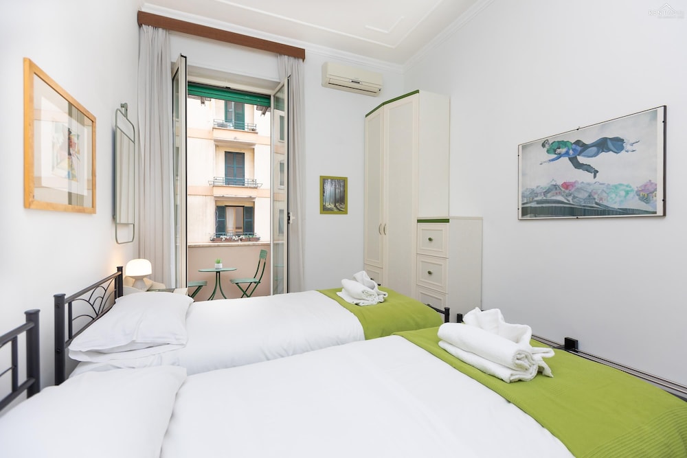 Clodia 5 Apartment