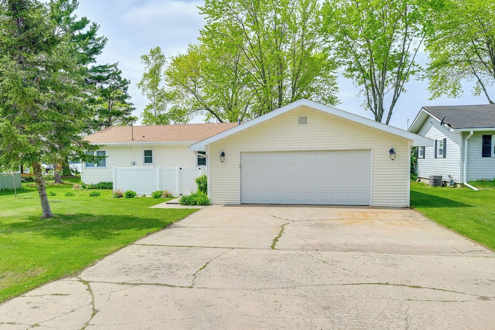 Shawano Lake House w/ Boat Dock, Kayaks, & Grill!