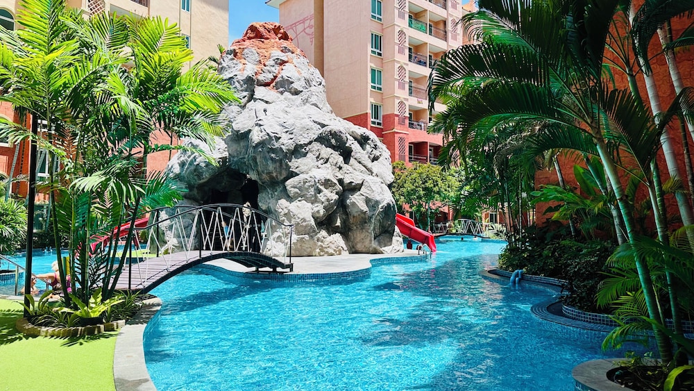 Seven Seas Condo Resort steps to Beach