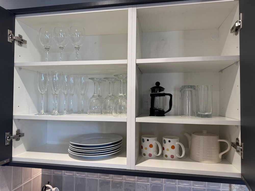 Cottage - Sleeps 2 - Pet Friendly - Parking