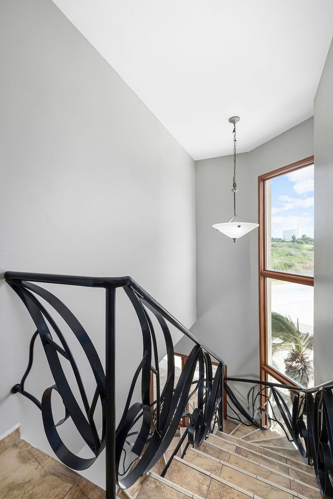 Amazing 4br4ba Villa w Pool Birdsanctuary Views