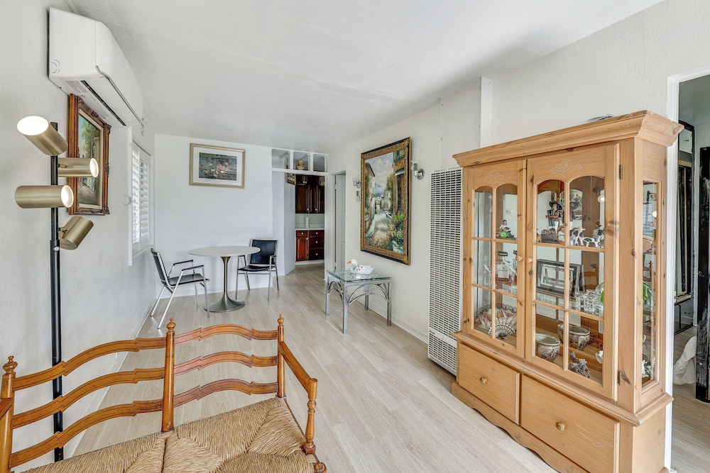 Fullerton Home Base: Easy Access to Dtwn + Csuf!