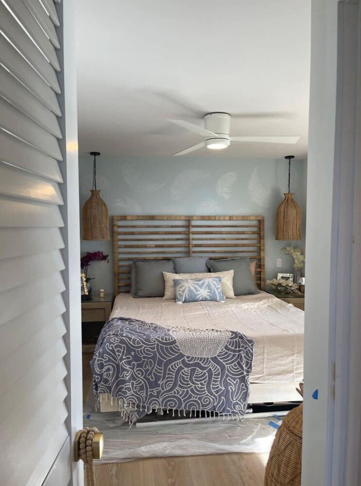 Luxurious Oceanfront 20-foot Panoramic Ocean View