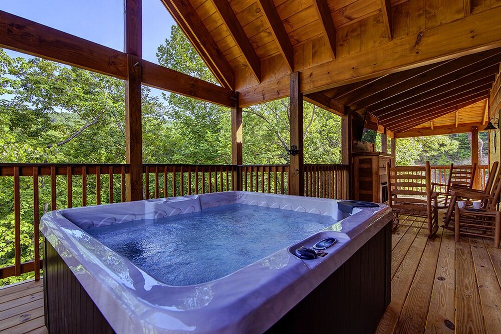 Grin Inn Bear It - 2 Bedrooms, 2 Baths, Sleeps 6 Home by RedAwning