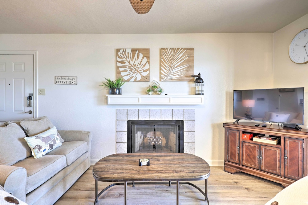 Waterfront Condo With Balcony Dock Access - Property Image 19