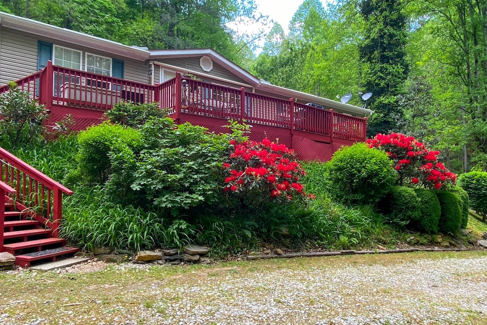 Franklin Home w/ Deck, & Fire Pit: 8 Mi to Dtwn! view 5